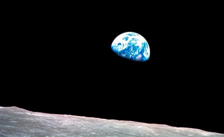 Astronaut behind Earthrise photo killed in plane crash