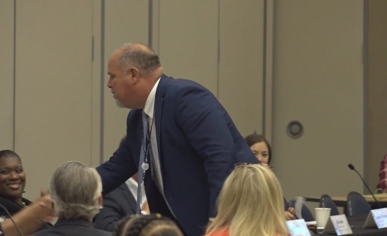 Board votes 6-1 in favor of $320K salary for new DCPS superintendent