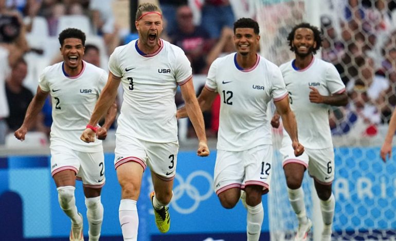 US stays alive with 4-1 win over New Zealand