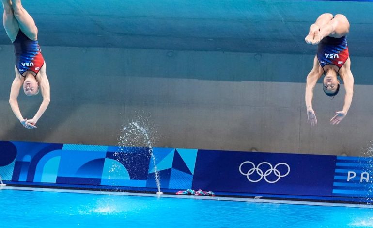 Why do they spray water on diving pools?